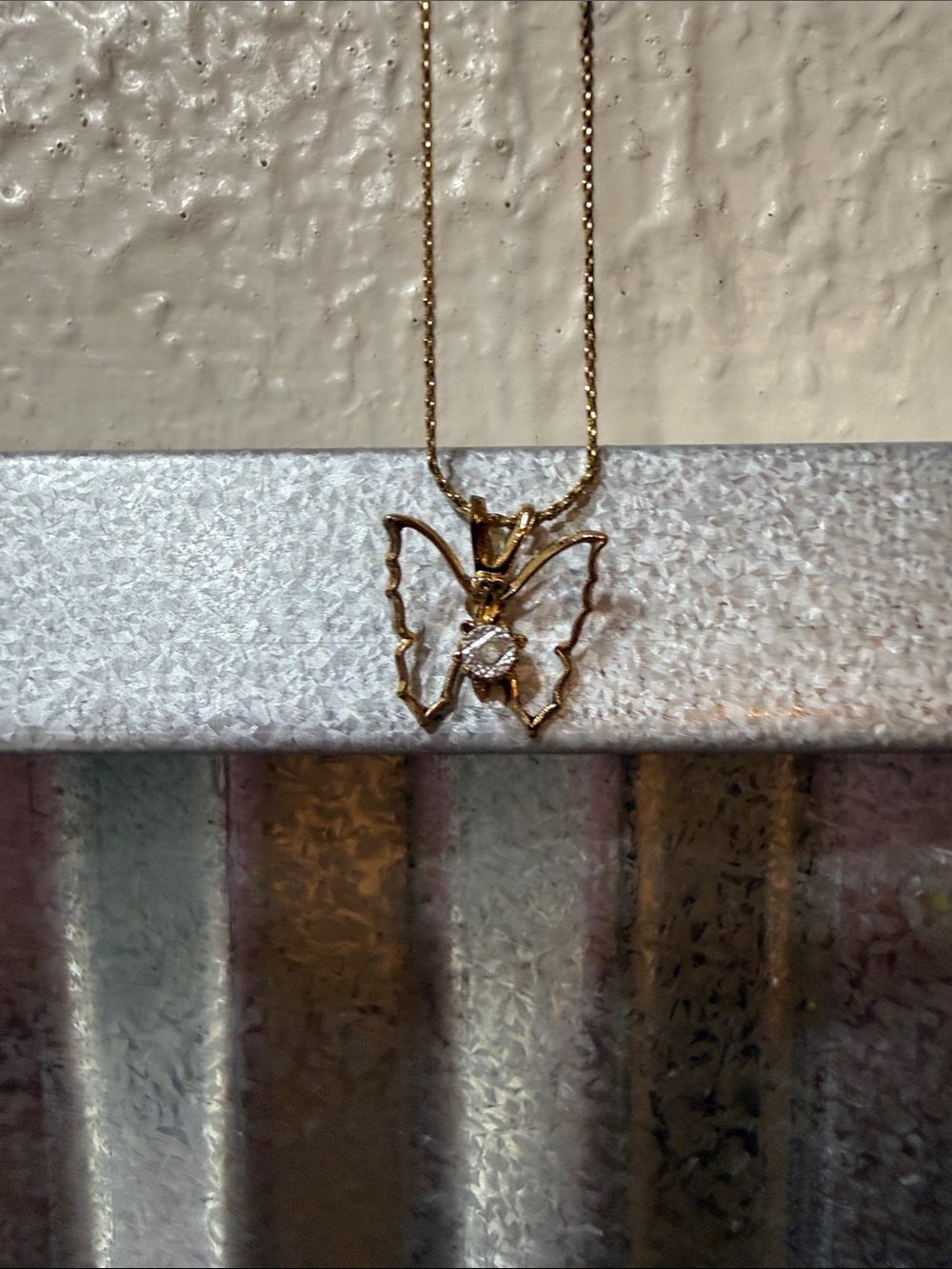 Vintage GoldButterfly Pendant Necklace with Diamond